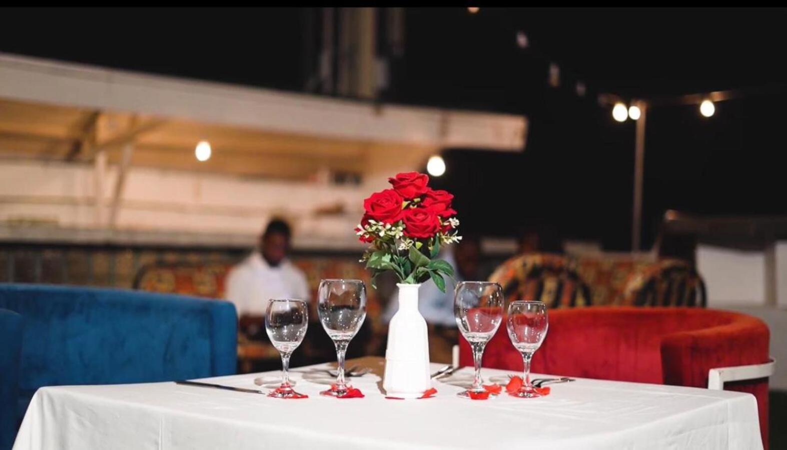 Nobila Airport Hotel Котону Экстерьер фото
