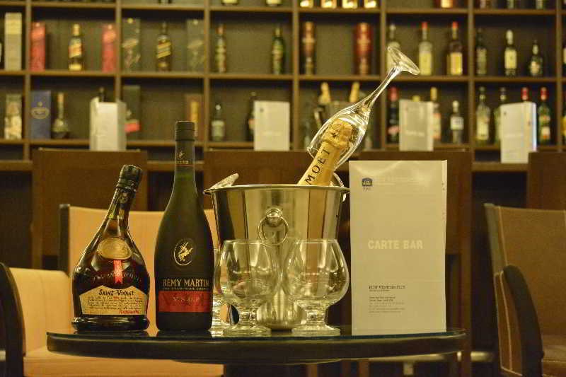 Nobila Airport Hotel Котону Экстерьер фото