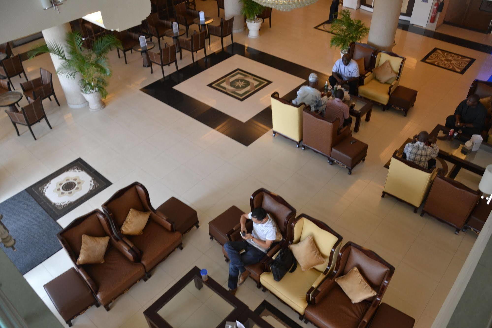 Nobila Airport Hotel Котону Экстерьер фото