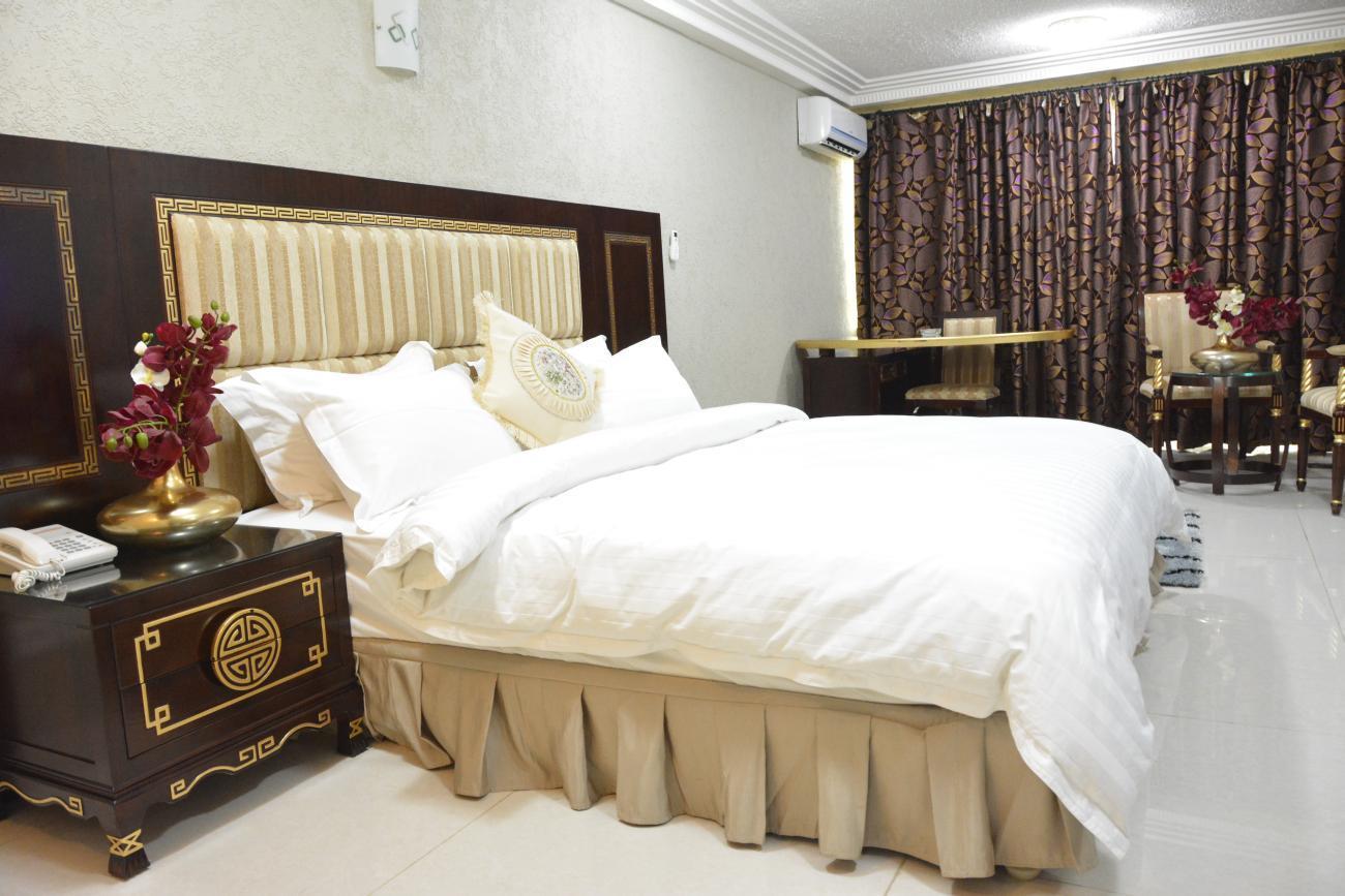 Nobila Airport Hotel Котону Экстерьер фото